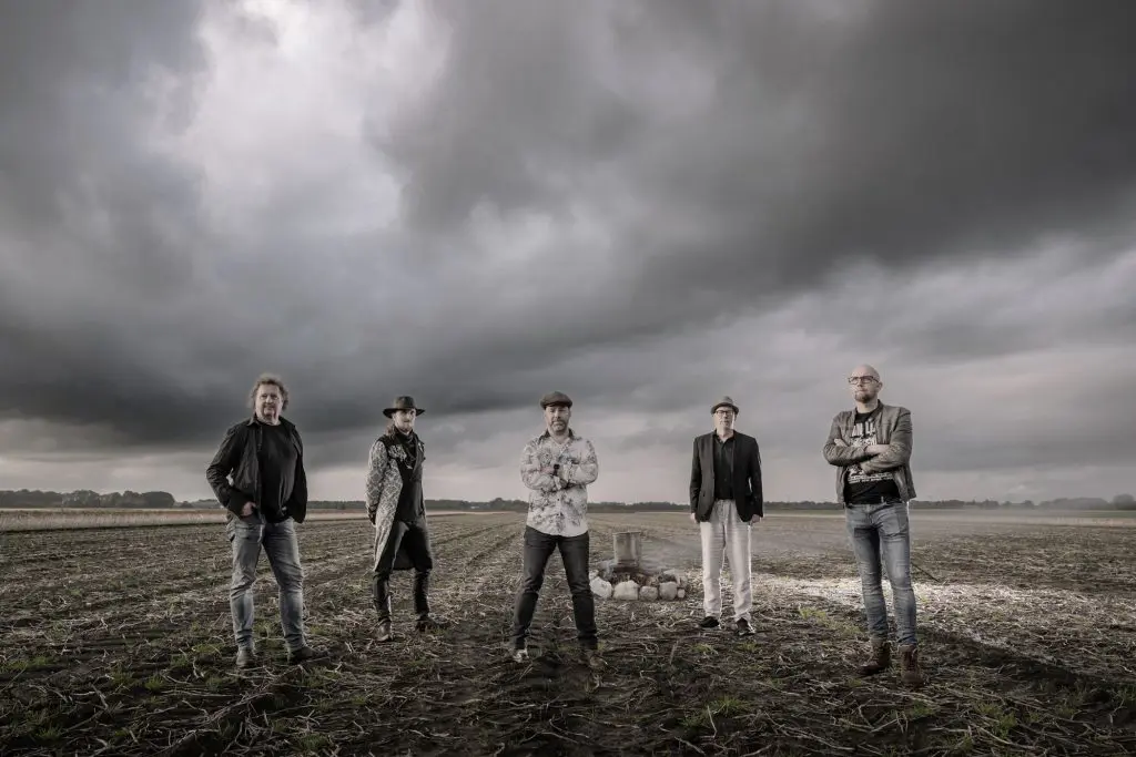 BLUESWORLD CAFÉ: THE SIDEKICKS