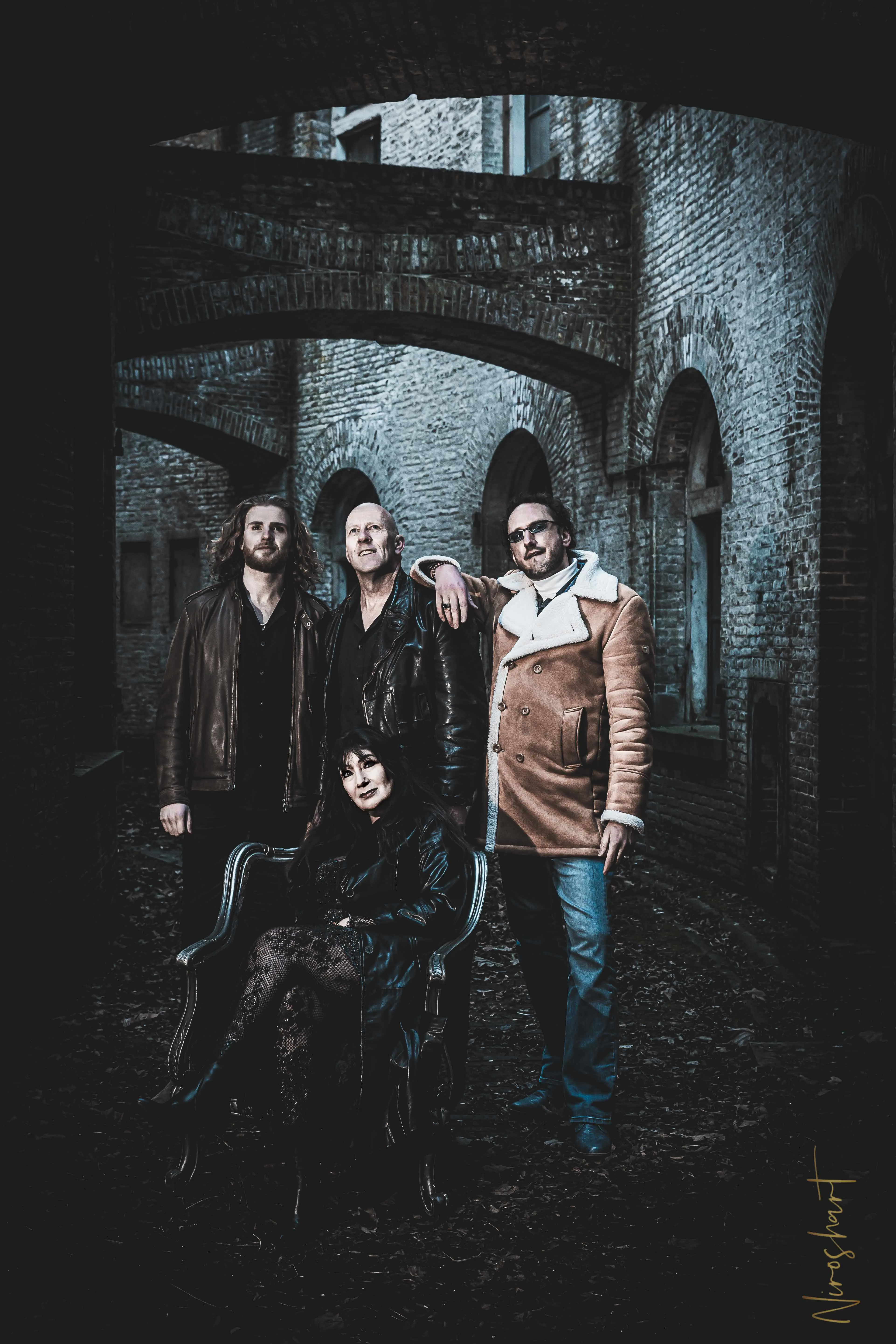 BLUESWORLD CAFÉ: JC CHERRY