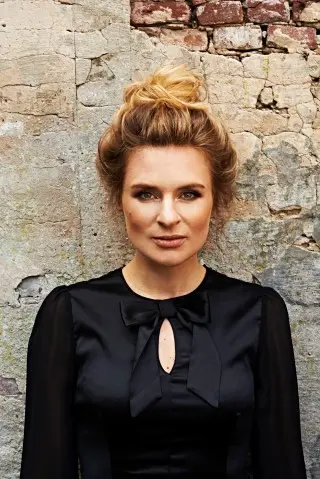 SANDRA VAN NIEUWLAND