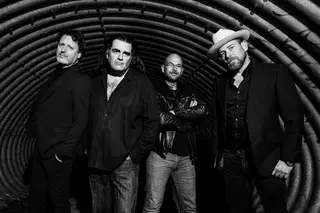 BLUESWORLD CAFÉ: BLACKSILVER