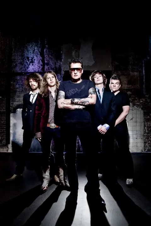 BARRY HAY'S FLYING V FORMATION