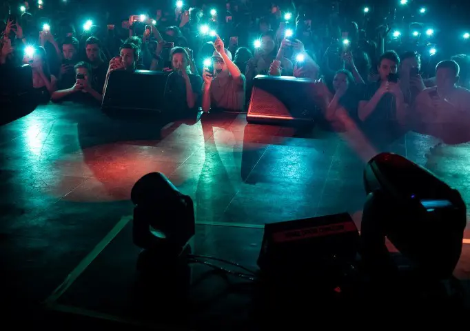 TURN-UP ft YOUNG ELLENS