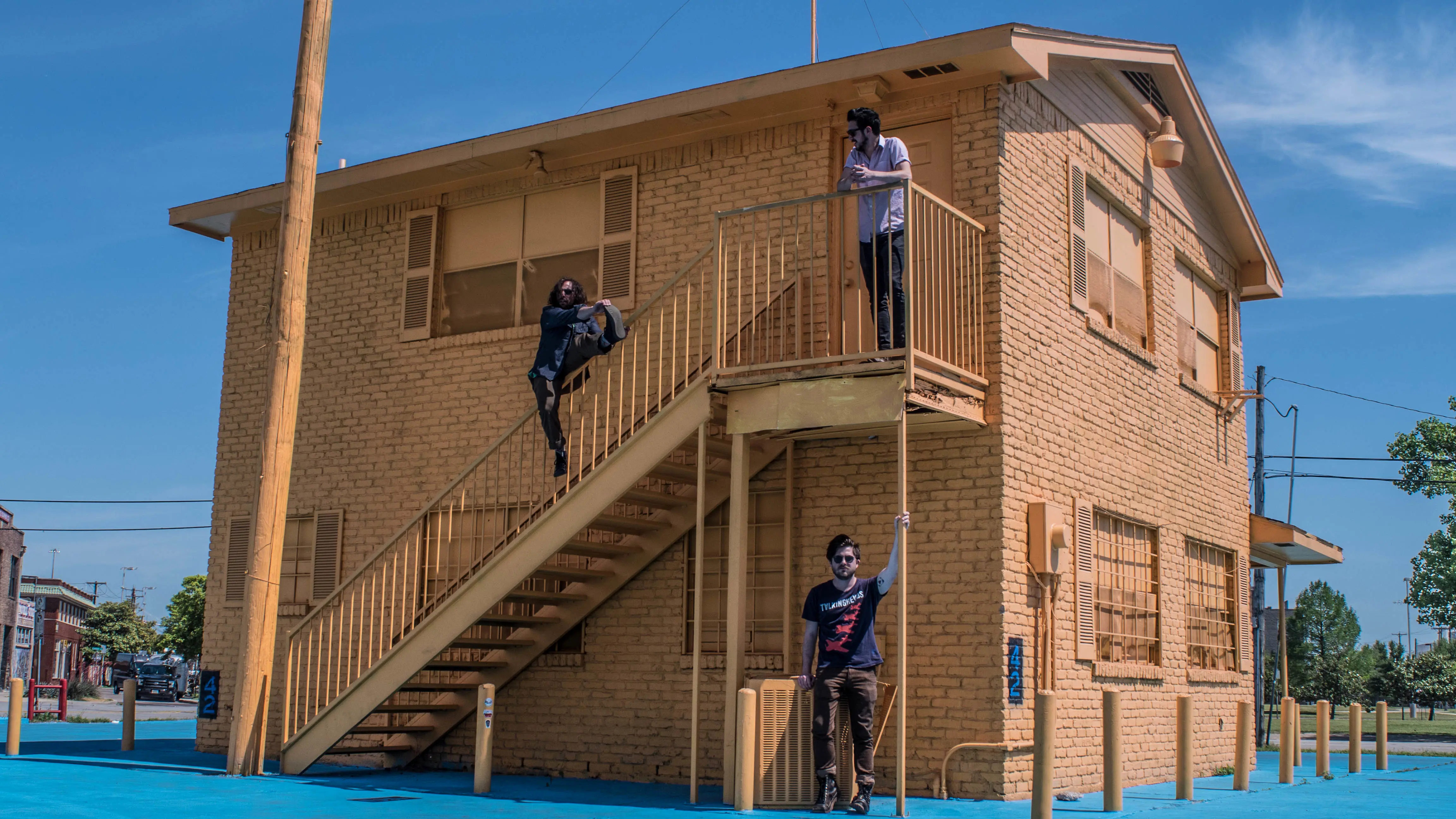 MO LOWDA & THE HUMBLE 